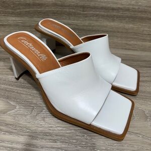 L’Intervalle white leather sandals